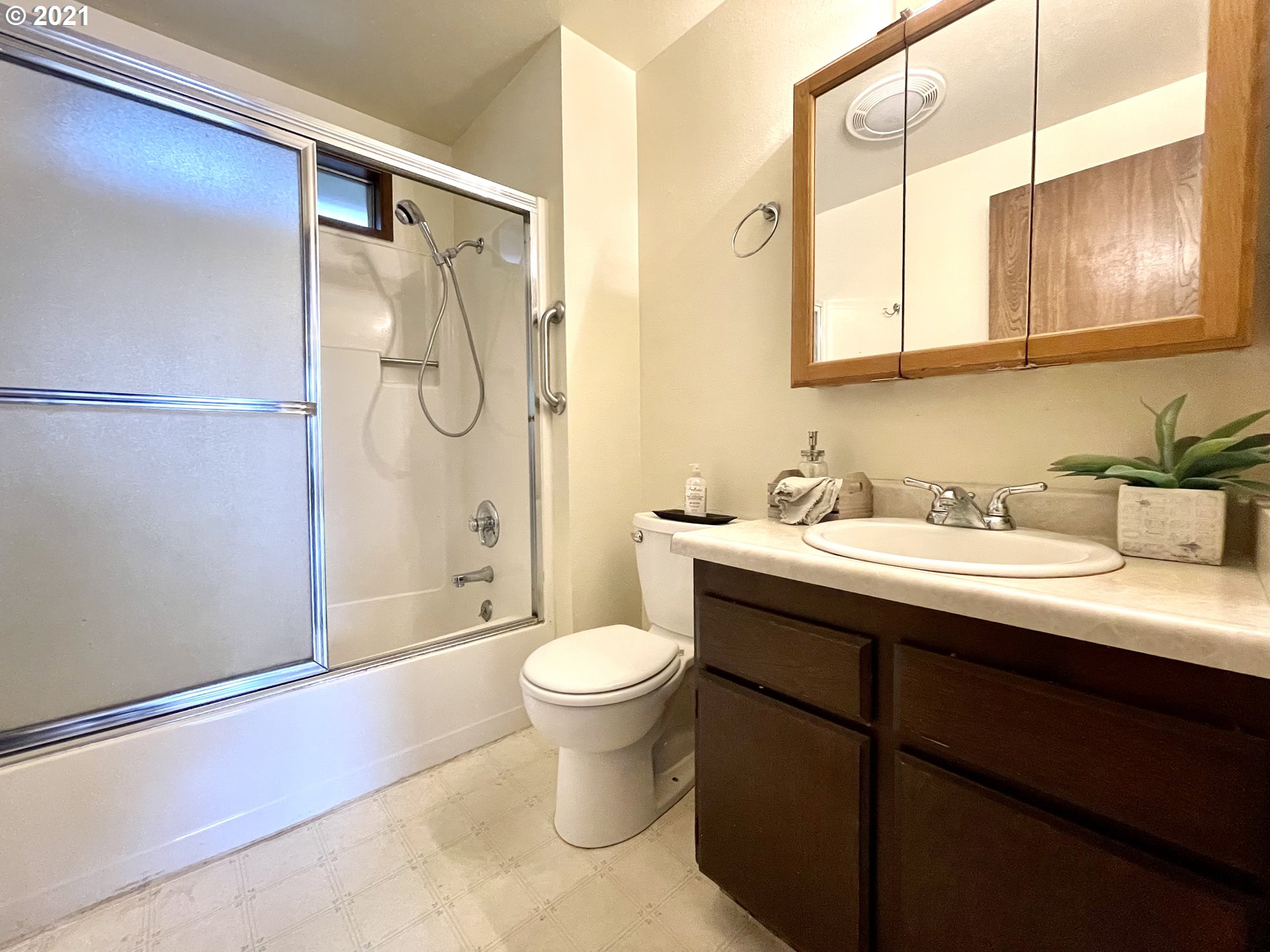 63608 Fourth Road Coos Bay, OR 97420 - Photo 6 of 9 Gallery Image 6