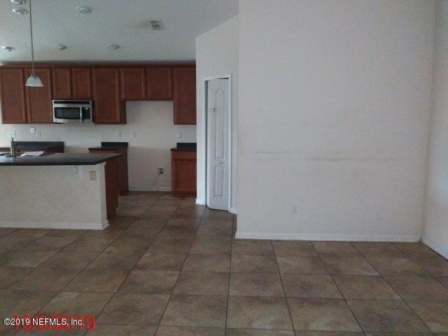 96366 Commodore Point Drive Yulee, FL 32097 - Photo 3 of 12 Living room