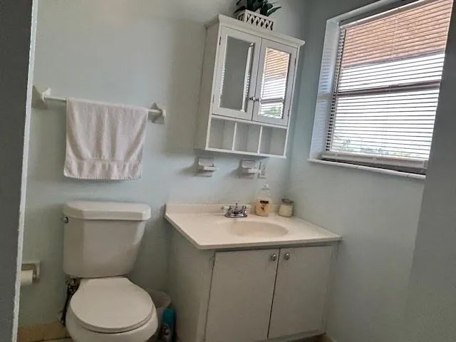 $1,800 | 850 East Commercial Boulevard, Unit 225C, Oakland Park, FL 33334