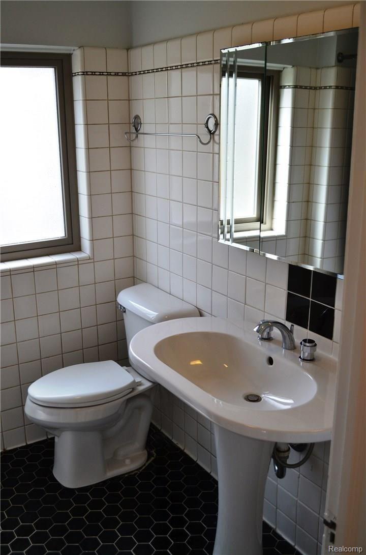 Greenview Bath.JPG