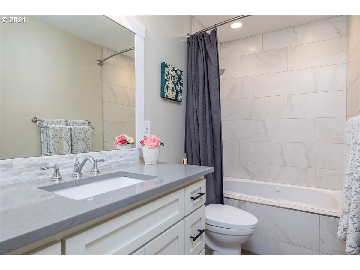 4412 Southwest Shattuck Road Portland, OR 97221 - Photo 24 of 32 Gallery Image 24