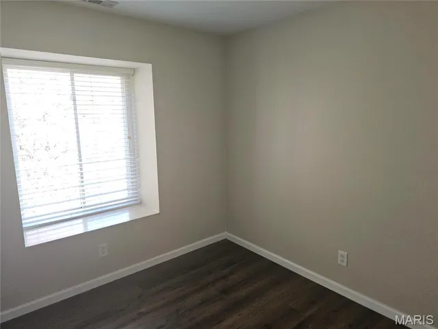 $1,295 | 17052 Sandalwood Creek Drive, Unit E, Ballwin, MO 63011