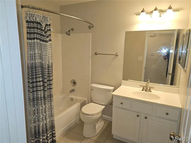 $1,295 | 17052 Sandalwood Creek Drive, Unit E, Ballwin, MO 63011