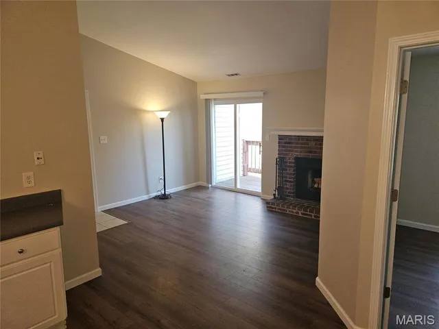 $1,295 | 17052 Sandalwood Creek Drive, Unit E, Ballwin, MO 63011