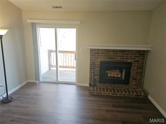 $1,295 | 17052 Sandalwood Creek Drive, Unit E, Ballwin, MO 63011