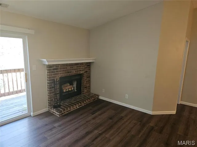 $1,295 | 17052 Sandalwood Creek Drive, Unit E, Ballwin, MO 63011