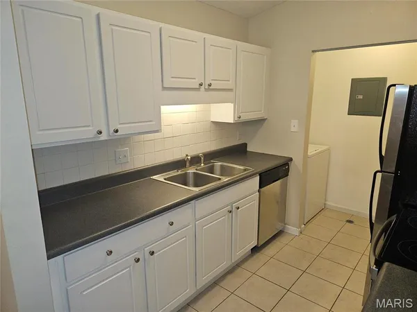 $1,295 | 17052 Sandalwood Creek Drive, Unit E, Glencoe, MO 63038