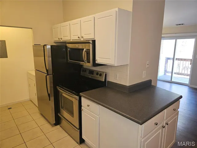 $1,295 | 17052 Sandalwood Creek Drive, Unit E, Ballwin, MO 63011