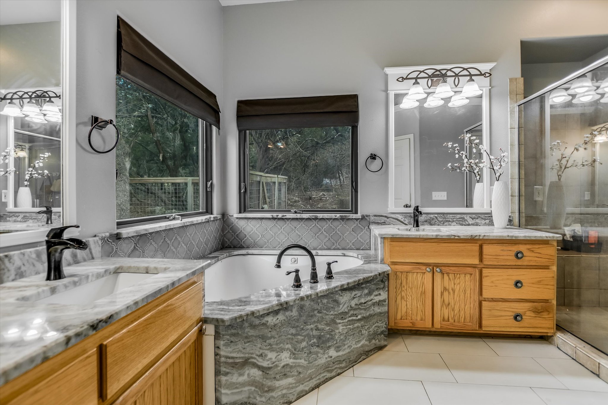 12 Springwood Circle Wimberley, TX 78676 - Photo 8 of 20 Primary Bathroom