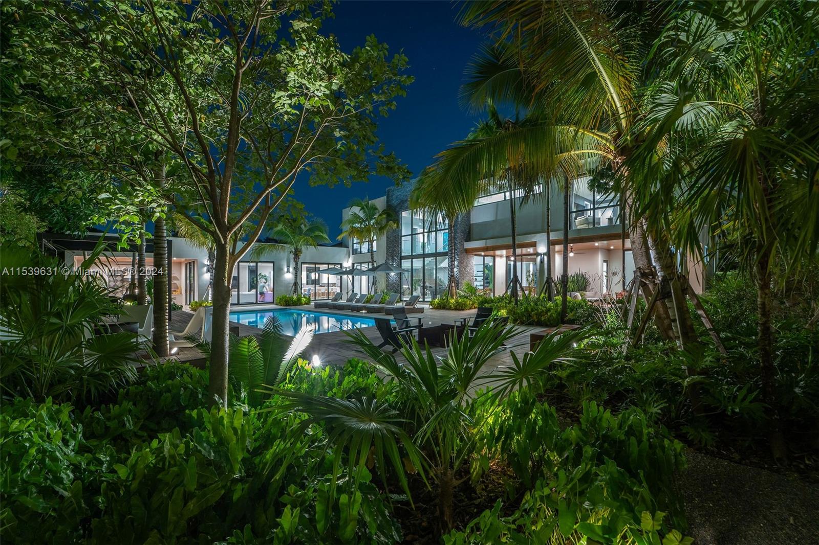 5840 Moss Ranch Road Pinecrest, FL 33156 - Photo 4 of 83 a backyard of a house with lots of green space