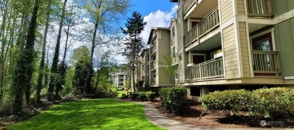 $2,000 | 7711 Northeast 175th Street, Unit E201, Kenmore, WA 98028