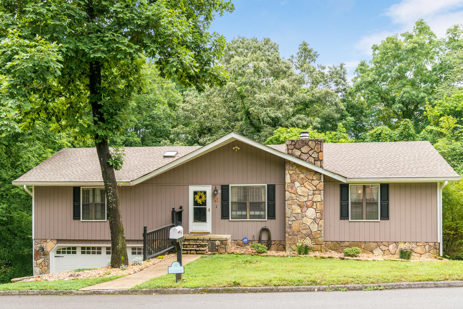 724 Swansons Ridge Road Chattanooga, TN 37421 - Photo 2 of 29 724_Swansons_Ridge_Rd_01