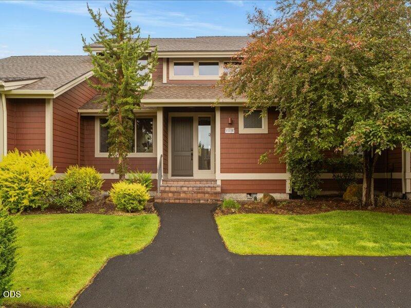 11110 Village Loop Redmond, OR 97756 - Photo 2 of 58