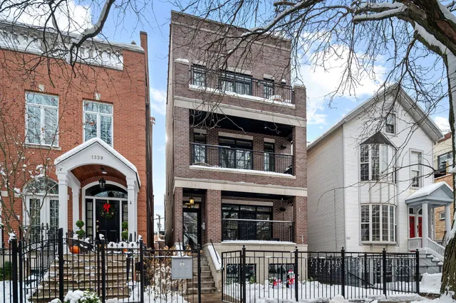 $715,000 | 1341 West George Street, Unit 2, Chicago, IL 60657