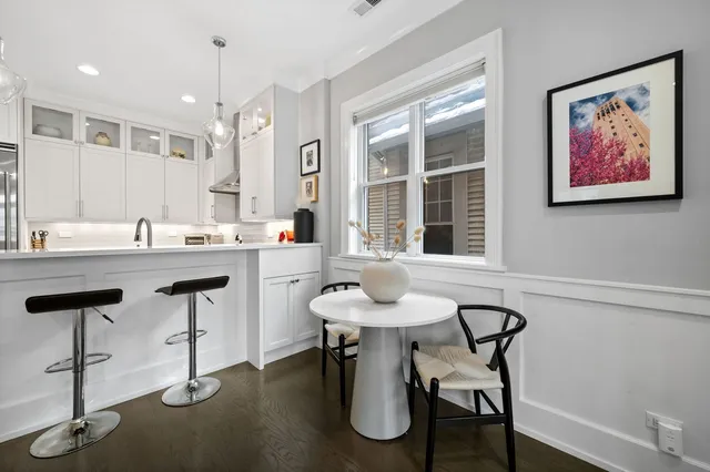 $715,000 | 1341 West George Street, Unit 2, Chicago, IL 60657