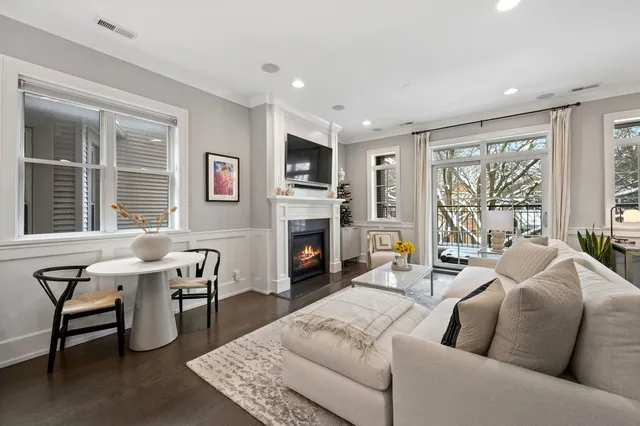 $715,000 | 1341 West George Street, Unit 2, Chicago, IL 60657