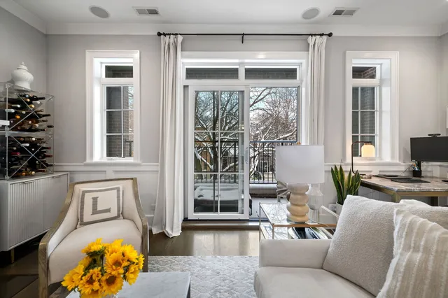 $715,000 | 1341 West George Street, Unit 2, Chicago, IL 60657