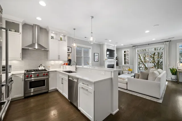 $715,000 | 1341 West George Street, Unit 2, Chicago, IL 60657