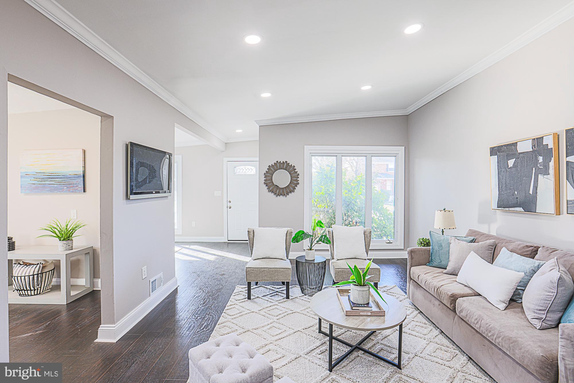 6853 Queens Ferry Road Baltimore, MD 21239 - Photo 15 of 53 Living Room