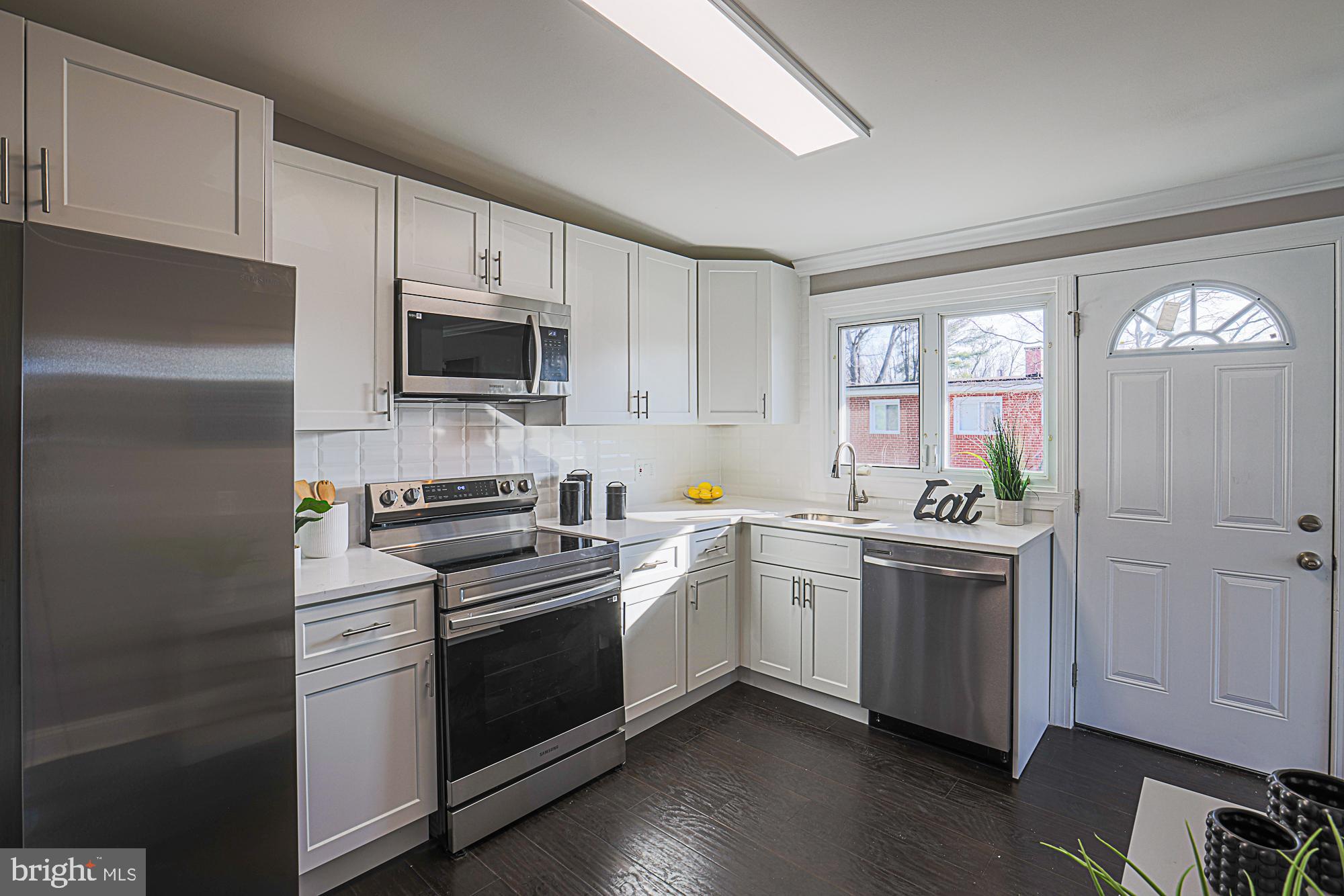 6853 Queens Ferry Road Baltimore, MD 21239 - Photo 17 of 53 Kitchen
