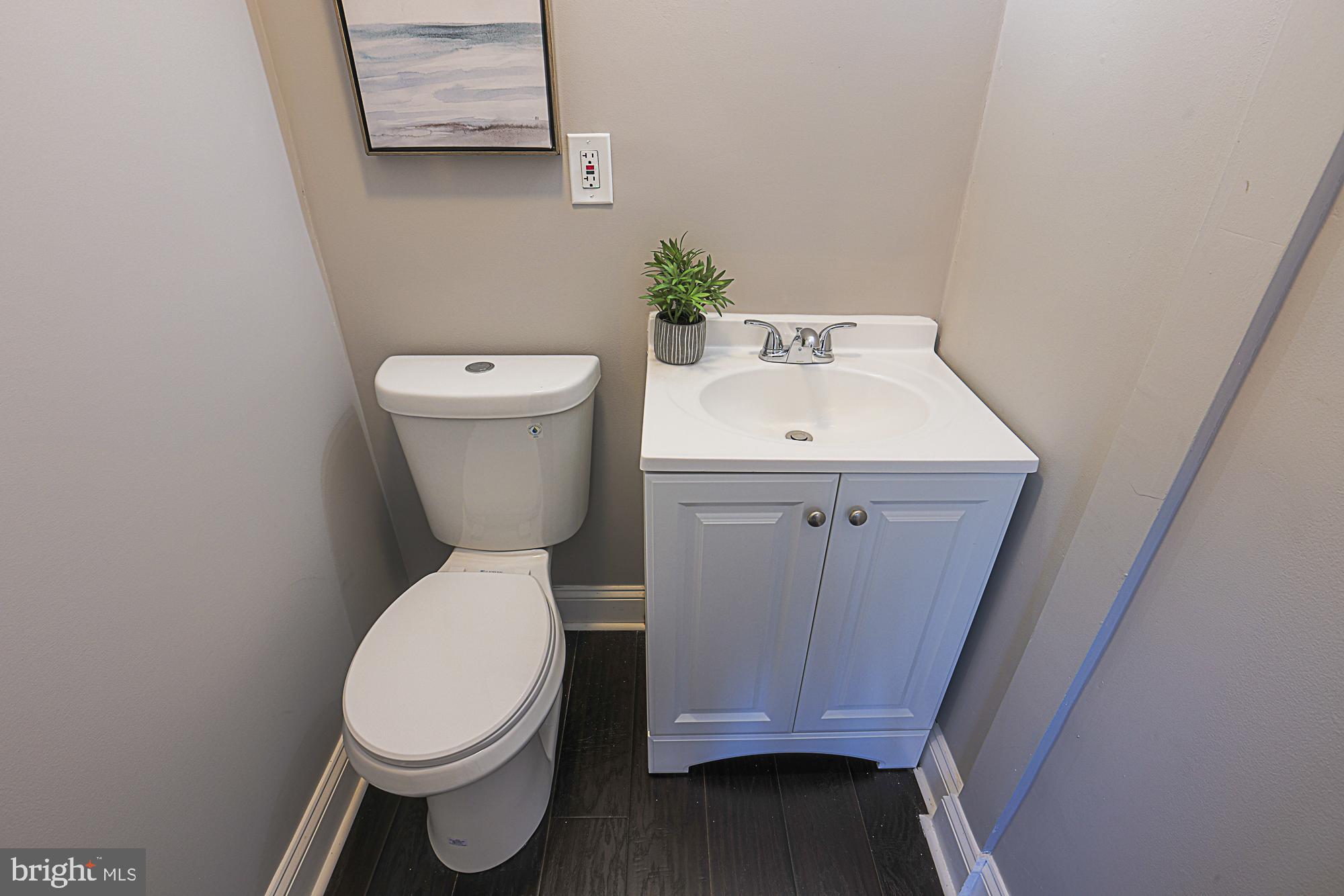 6853 Queens Ferry Road Baltimore, MD 21239 - Photo 26 of 53 Primary Bedroom Ensuite Powder Room