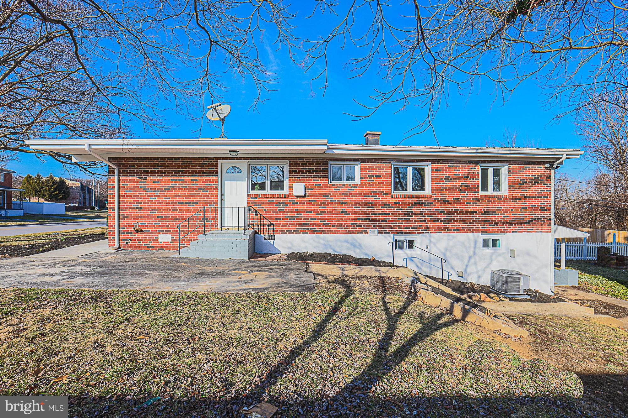 6853 Queens Ferry Road Baltimore, MD 21239 - Photo 3 of 53