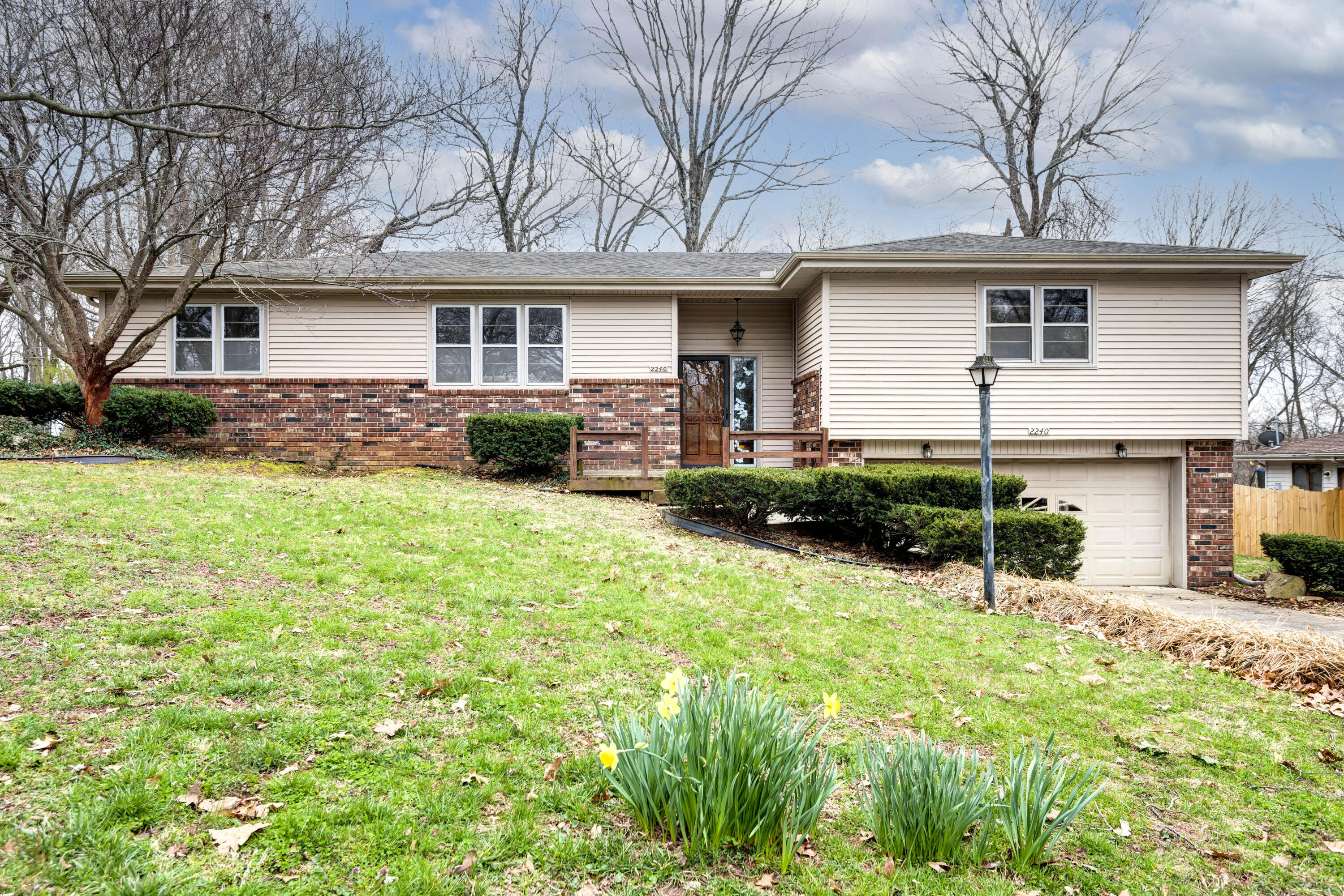 2240 East Cardinal Street Springfield, MO 65804 - Photo 1 of 1 Cardinal (1)