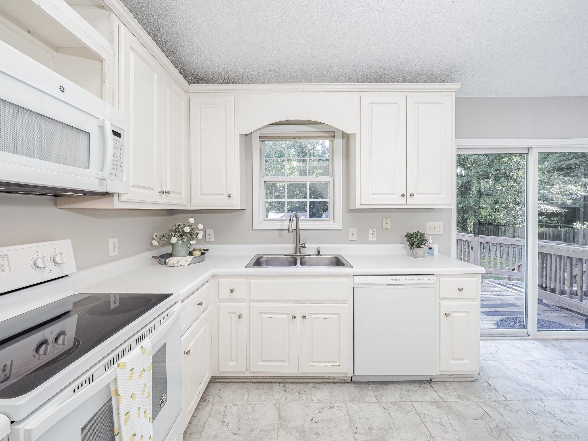132 Pebblestone Court Willow Spring, NC 27592 - Photo 10 of 29 Kitchen