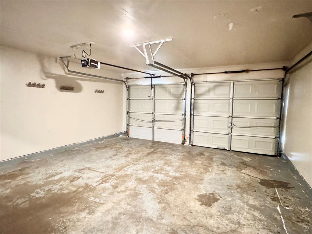 6723 Ambercrest Drive Arlington, TX 76002 - Photo 27 of 31 a view of a garage