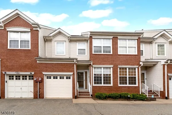 $3,890 | 72 Albert Court, Parsippany, NJ 07054