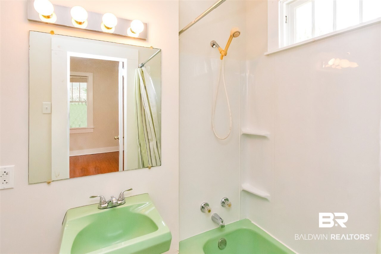 2056 Old Government Street Mobile, AL 36606 - Photo 14 of 36