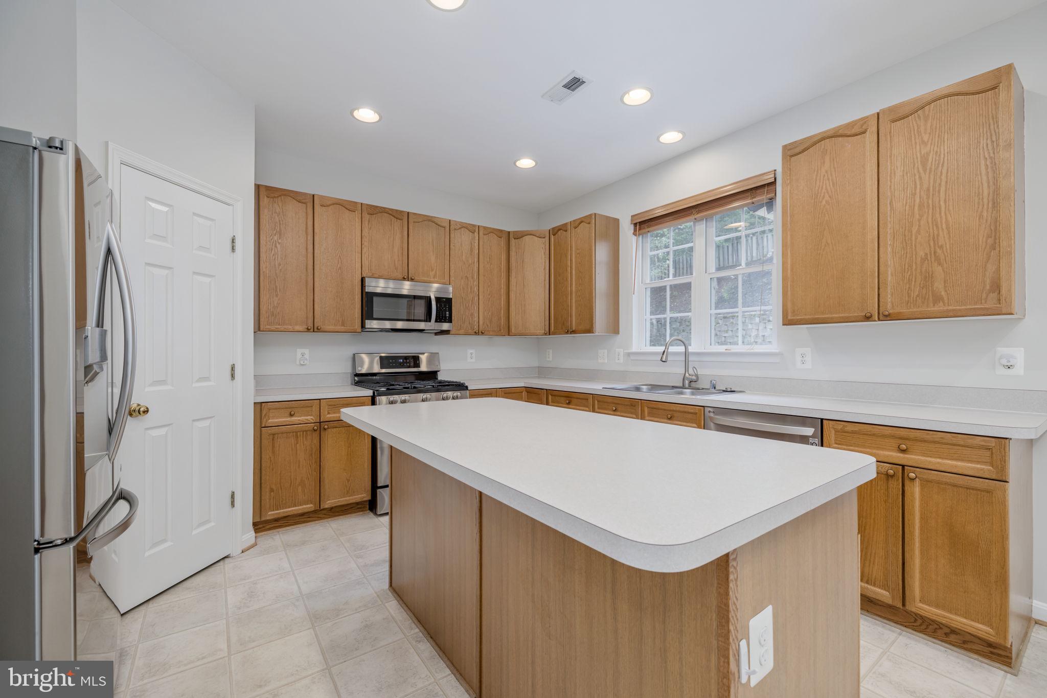 6090 Deer Ridge Trail Springfield, VA 22150 - Photo 14 of 57 Kitchen