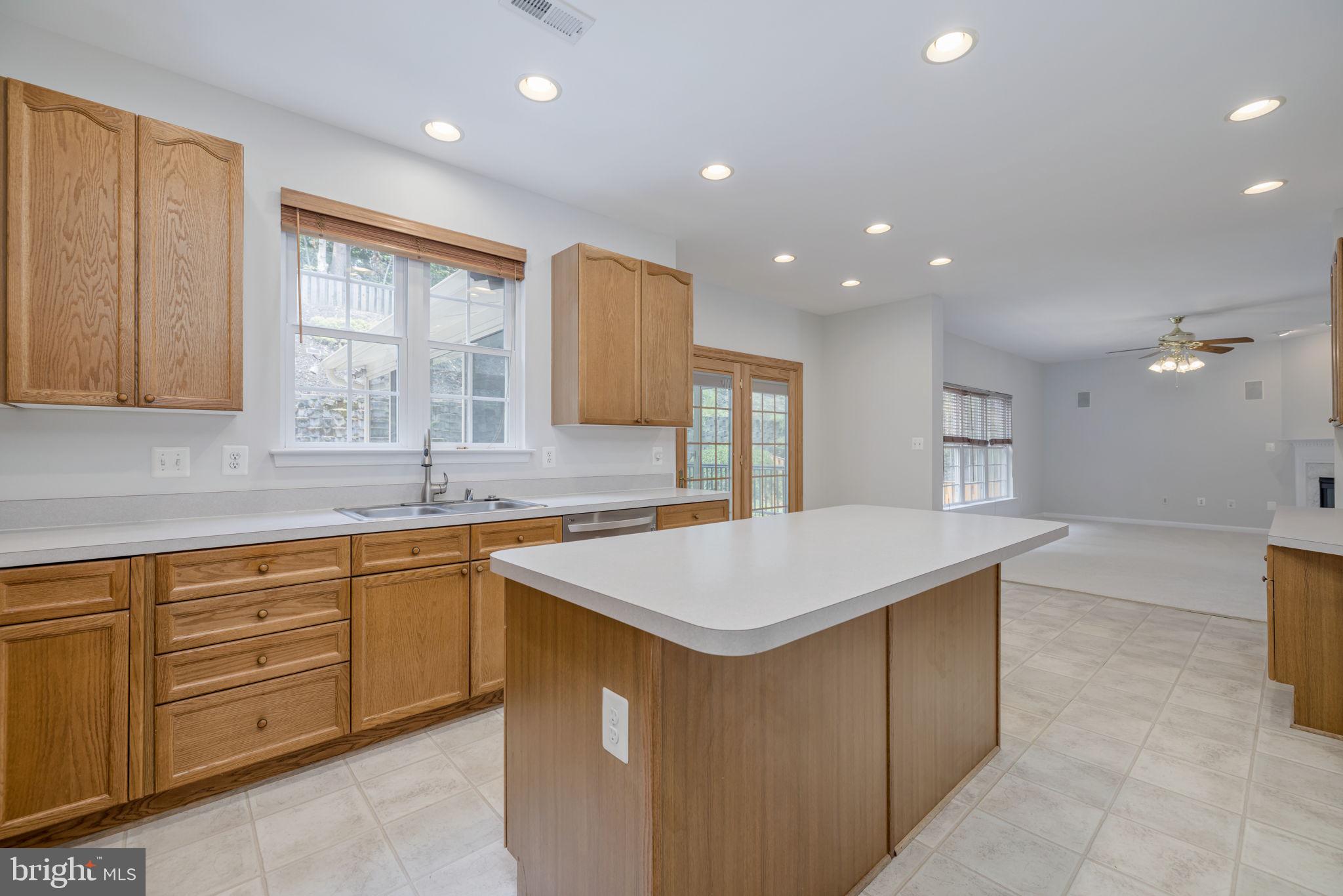6090 Deer Ridge Trail Springfield, VA 22150 - Photo 15 of 57 Kitchen
