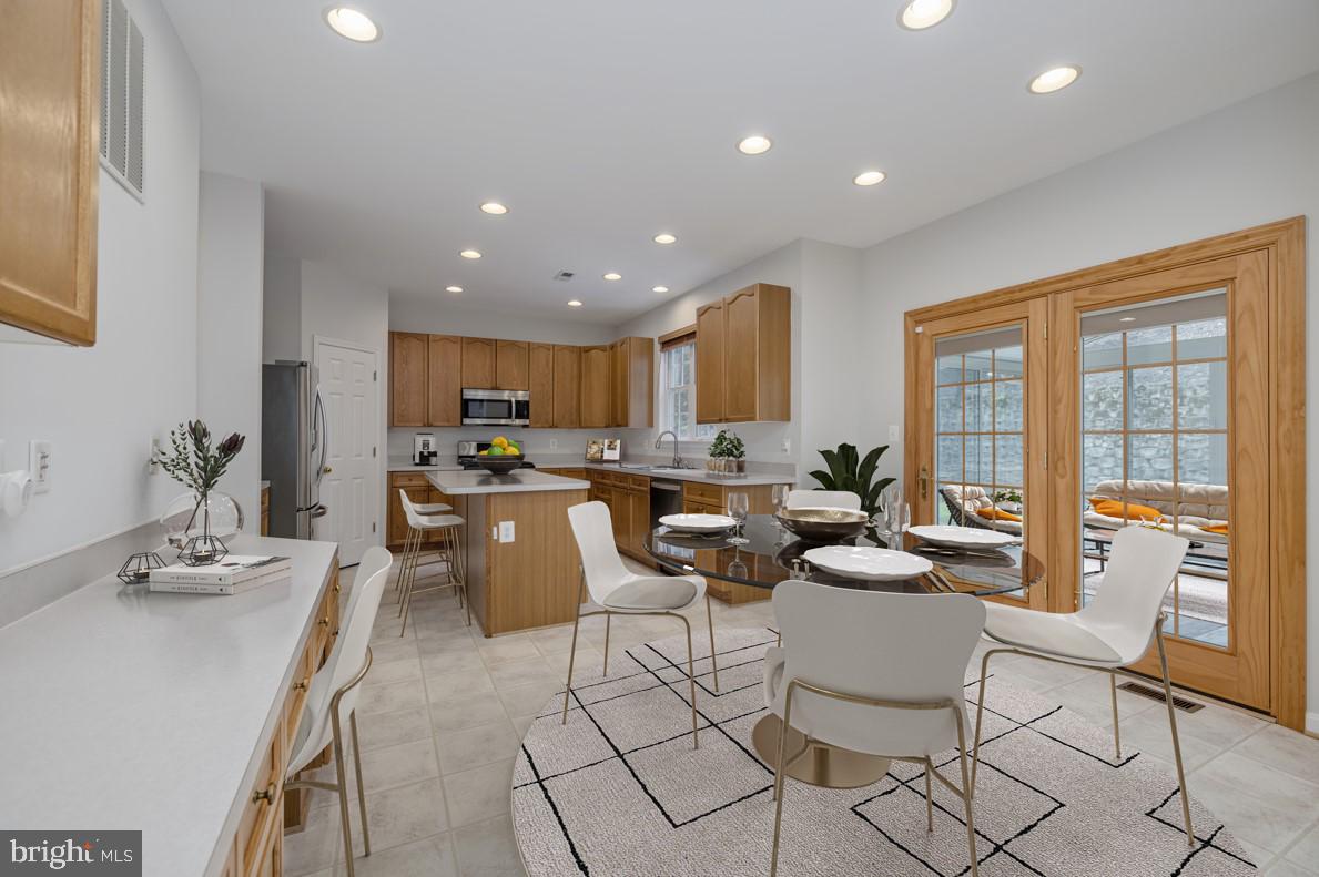 6090 Deer Ridge Trail Springfield, VA 22150 - Photo 17 of 57 Kitchen & Breakfast Area