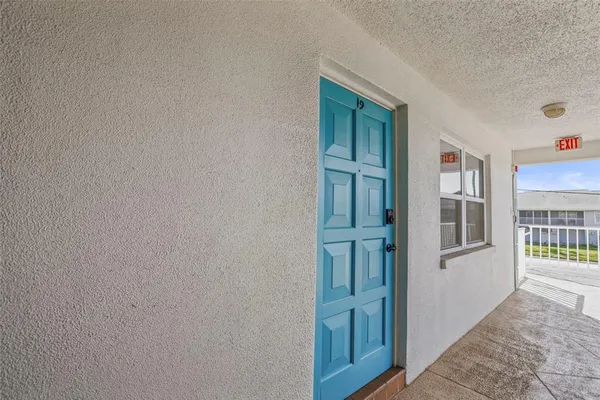 $2,000 | 11655 3rd Street East, Unit 19, Treasure Island, FL 33706