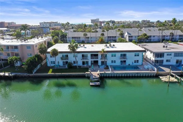 $2,000 | 11655 3rd Street East, Unit 19, Treasure Island, FL 33706