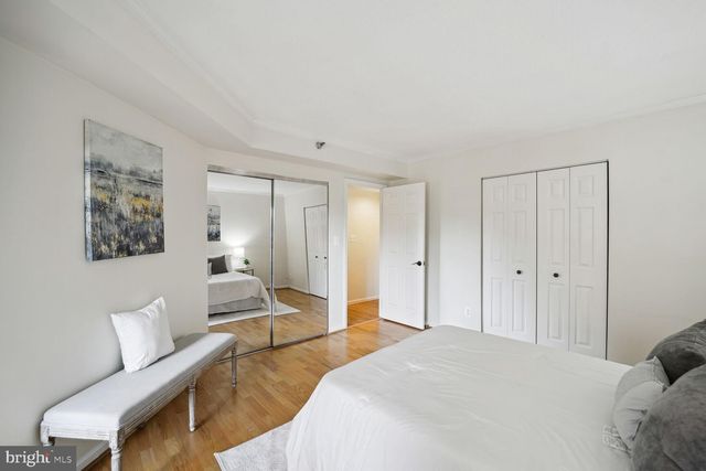 $445,000 | 2400 Clarendon Boulevard, Unit 201, Arlington, VA 22201