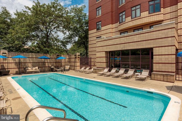 $445,000 | 2400 Clarendon Boulevard, Unit 201, Arlington, VA 22201