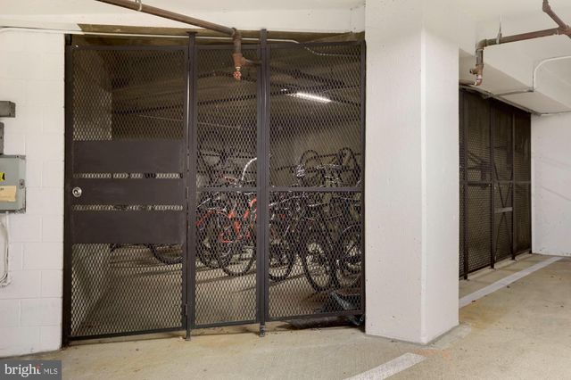 $445,000 | 2400 Clarendon Boulevard, Unit 201, Arlington, VA 22201