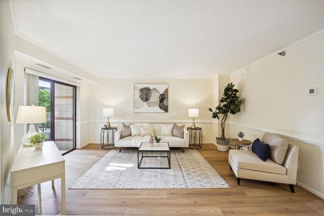 $445,000 | 2400 Clarendon Boulevard, Unit 201, Arlington, VA 22201