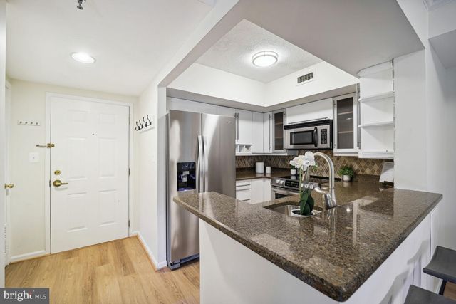 $445,000 | 2400 Clarendon Boulevard, Unit 201, Arlington, VA 22201