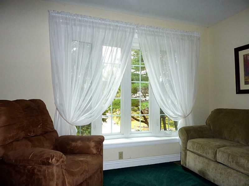 278 Spring Run Road Crescent, PA 15046 - Photo 9 of 21 Living Room. Large bay window in the living room,