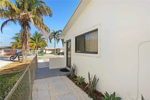 $789,999 | 70 Northeast 186th Terrace, Miami, FL 33179