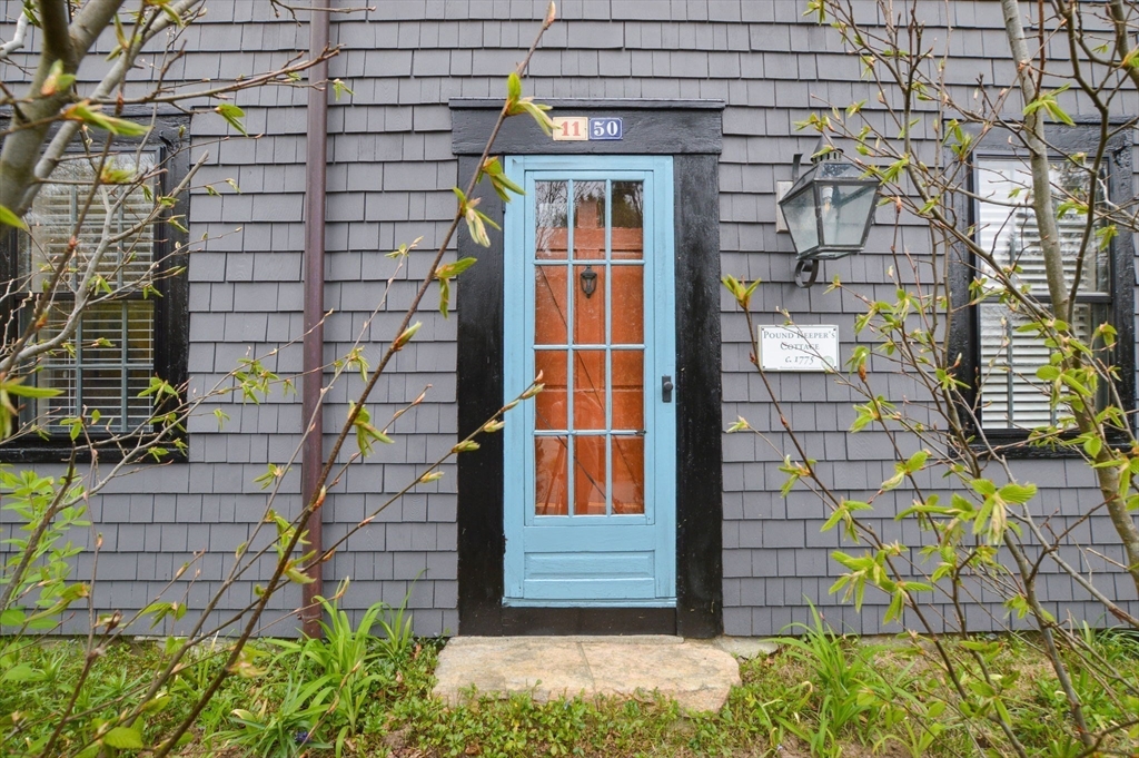1150 Russells Mills Road Dartmouth, MA 02748 - Photo 4 of 31 a front view of a house