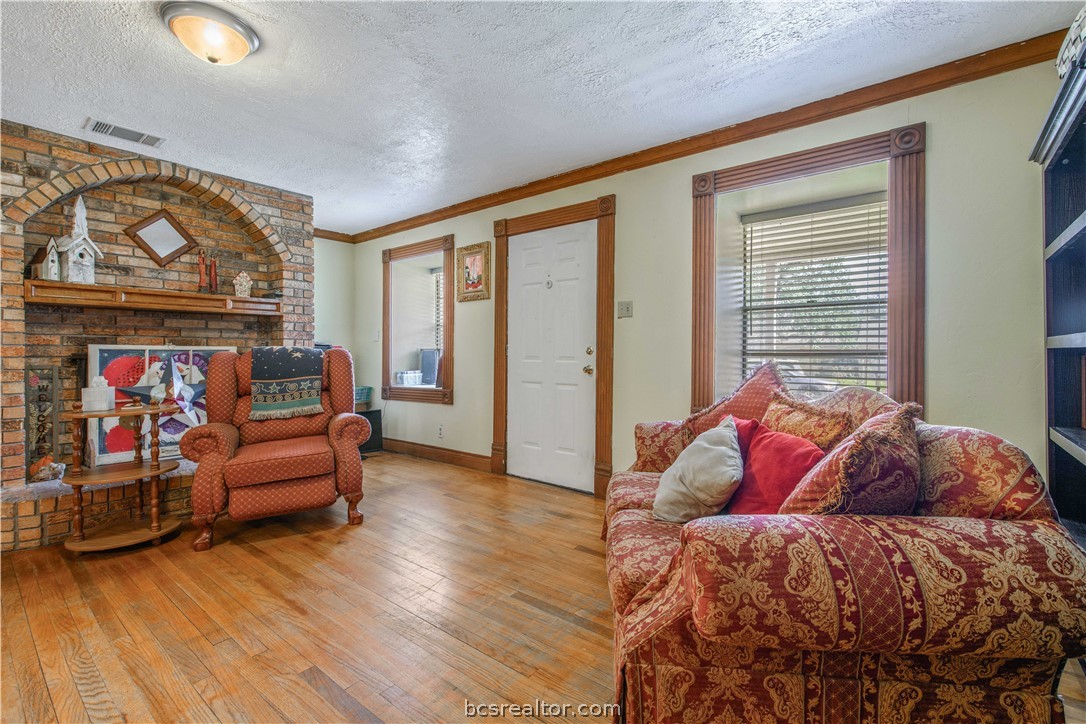 706 Edgemore Drive Bryan, TX 77802 - Photo 5 of 18 a living room with furniture and a window