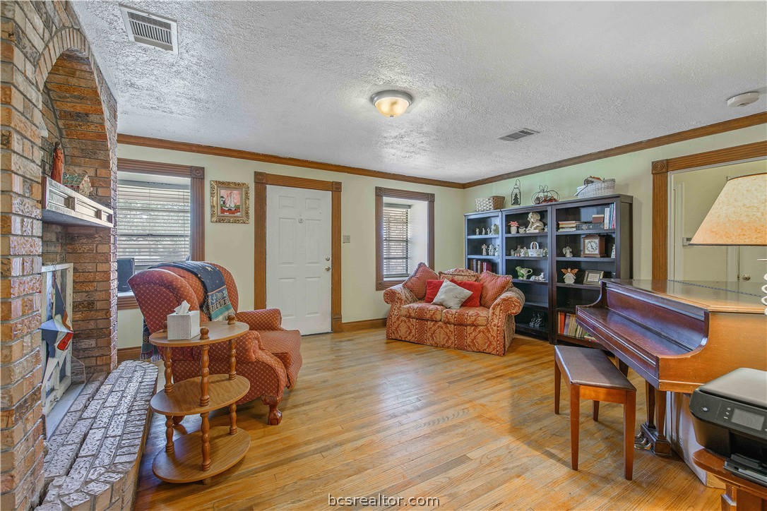 706 Edgemore Drive Bryan, TX 77802 - Photo 7 of 18 a living room with furniture and two windows