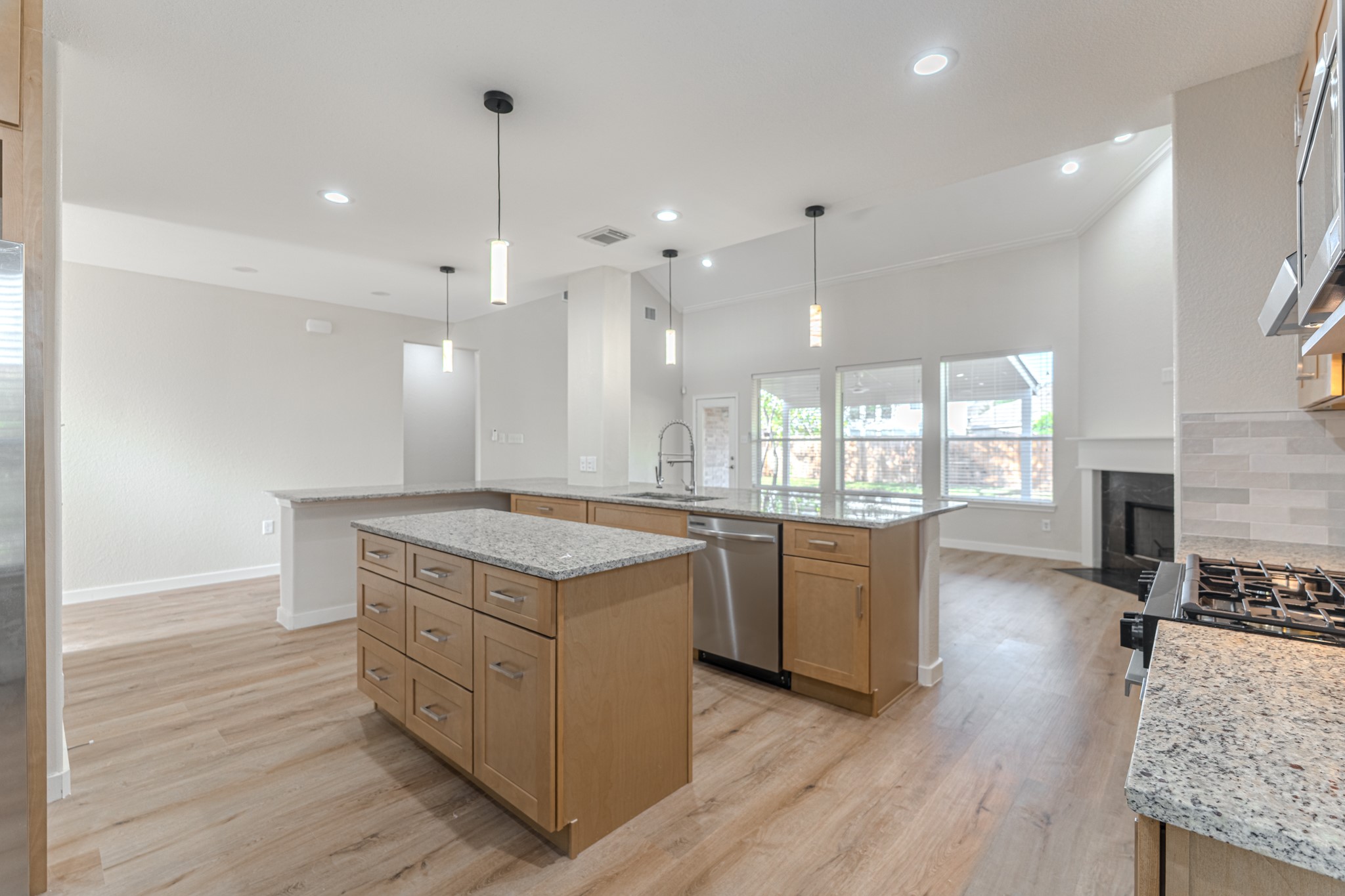 27 Fraiser Fir Place Spring, TX 77389 - Photo 13 of 43