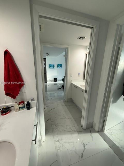 92 Southwest 3rd Street, Unit 2109 Miami, FL 33130 - Photo 5 of 8