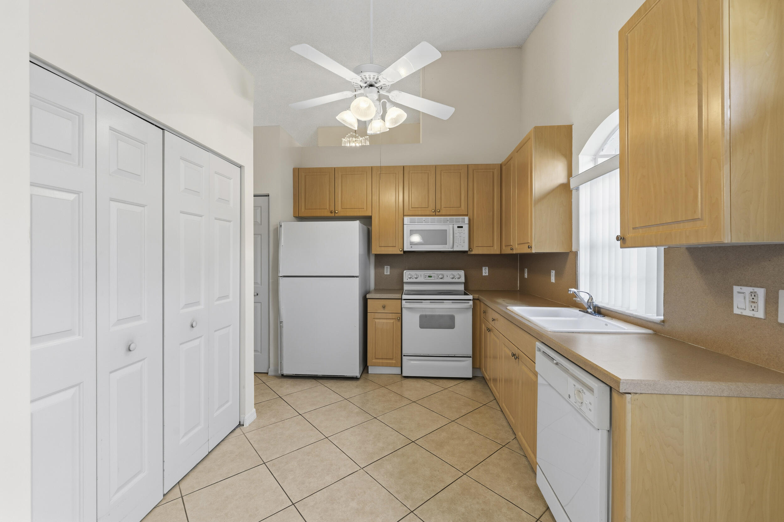 15305 Ixora Road Delray Beach, FL 33484 - Photo 23 of 39 40 (2)