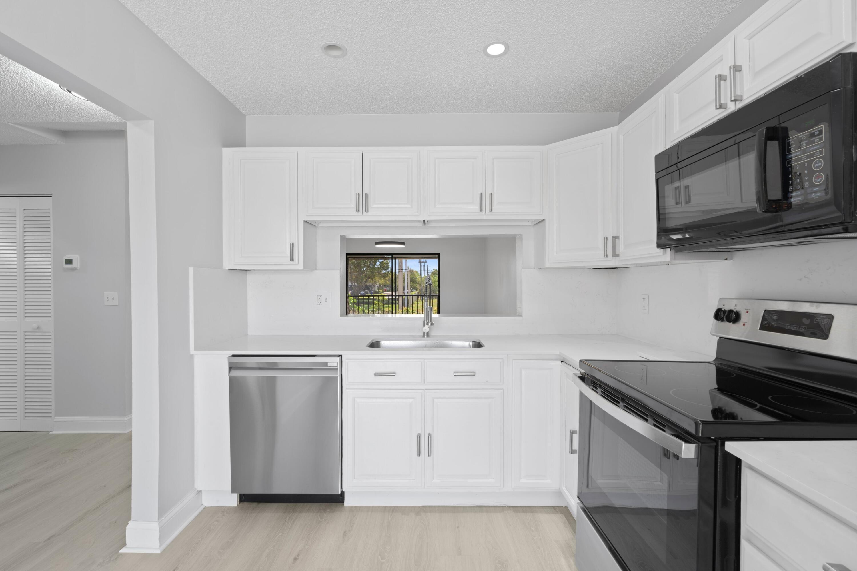 350 Club Circle, Unit 208 Boca Raton, FL 33487 - Photo 5 of 15 5